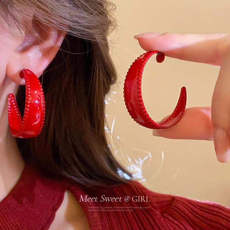 Retro Encore red C-shaped ear ring earrings 2025 new bestsellers autumn and winter stud earrings with a niche and elegant style Specification drawing