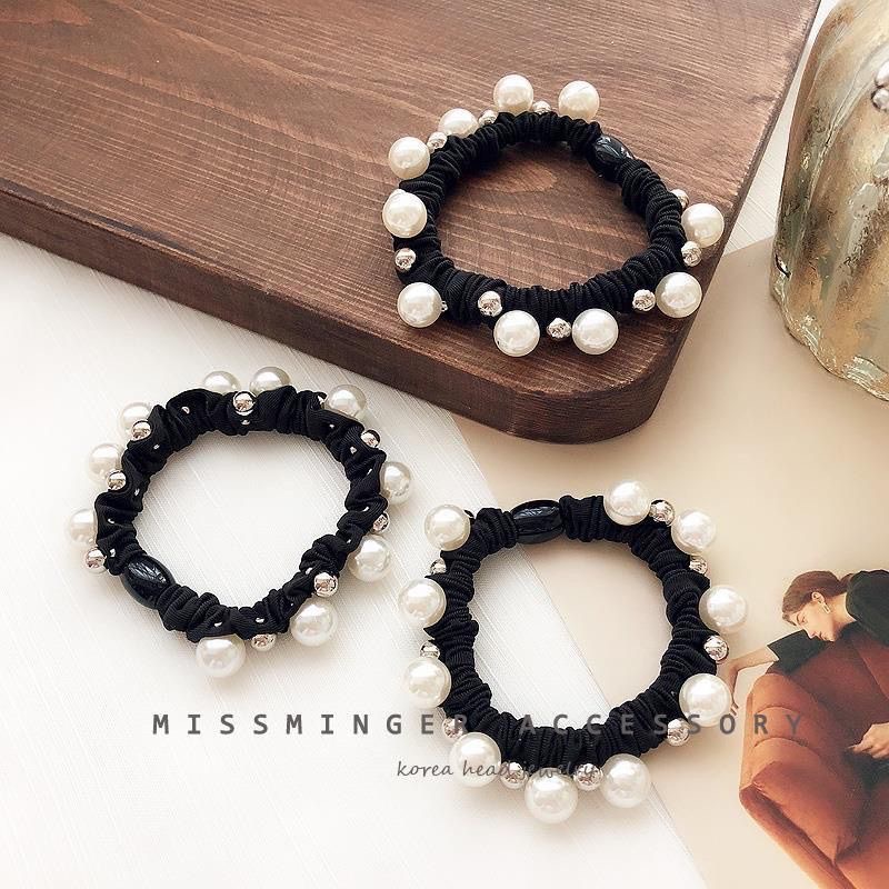 Retro style pearl hair tie, simple and basic Korean-style hair band, black hair tie, no hair damage for women, hair tie, leather band and leather cover Application Scenario