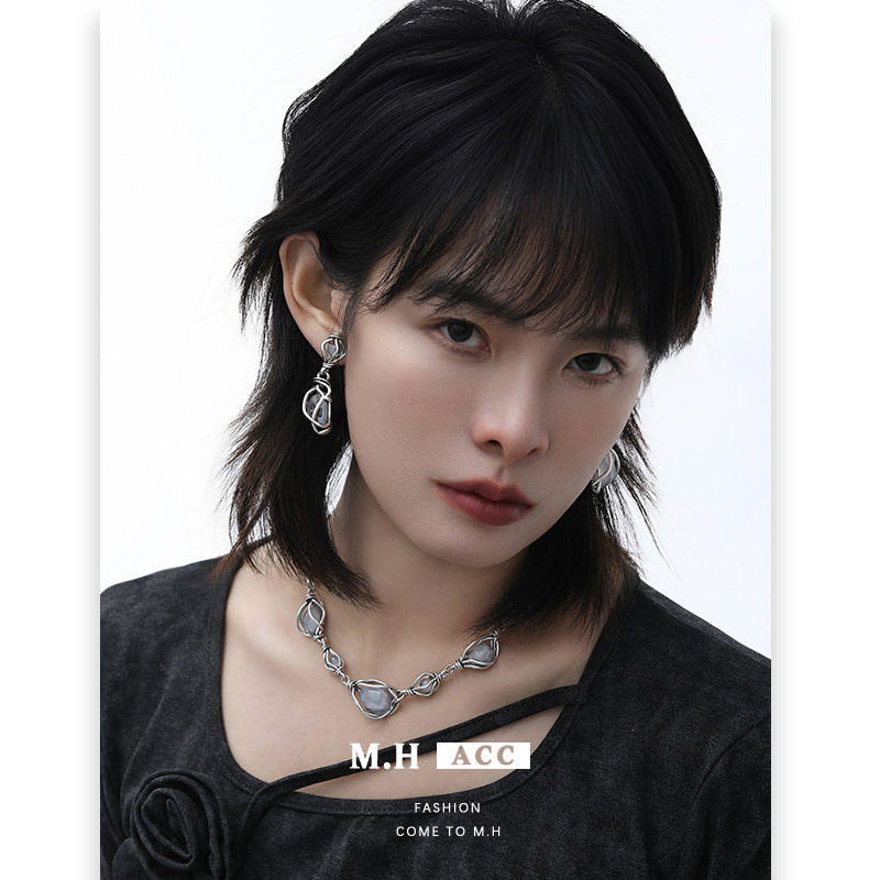 Simple water drop pendant earrings, light luxury and high-end zircon earrings, new ins Korean style original earrings for women details Picture