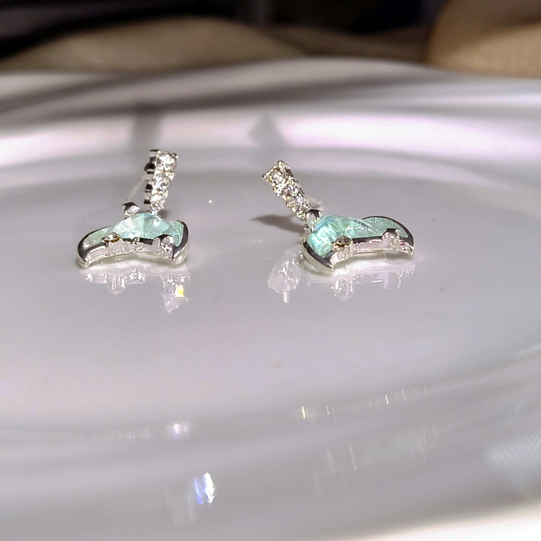 So beautiful! Zircon Aurora fishtail pendant earrings, an ins trendy, light luxury, high-end, unique and distinctive design earpiece Specification drawing