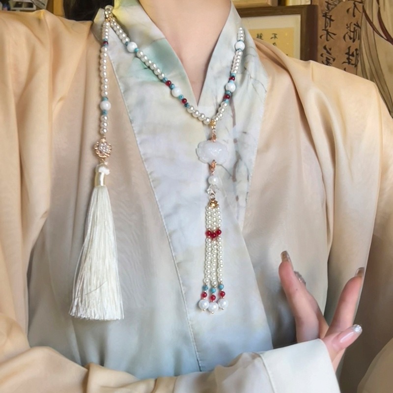 New Chinese-style lotus pendant necklace, light luxury and niche feel, ancient style and retro ethnic style, horse face skirt accessory Application Scenario