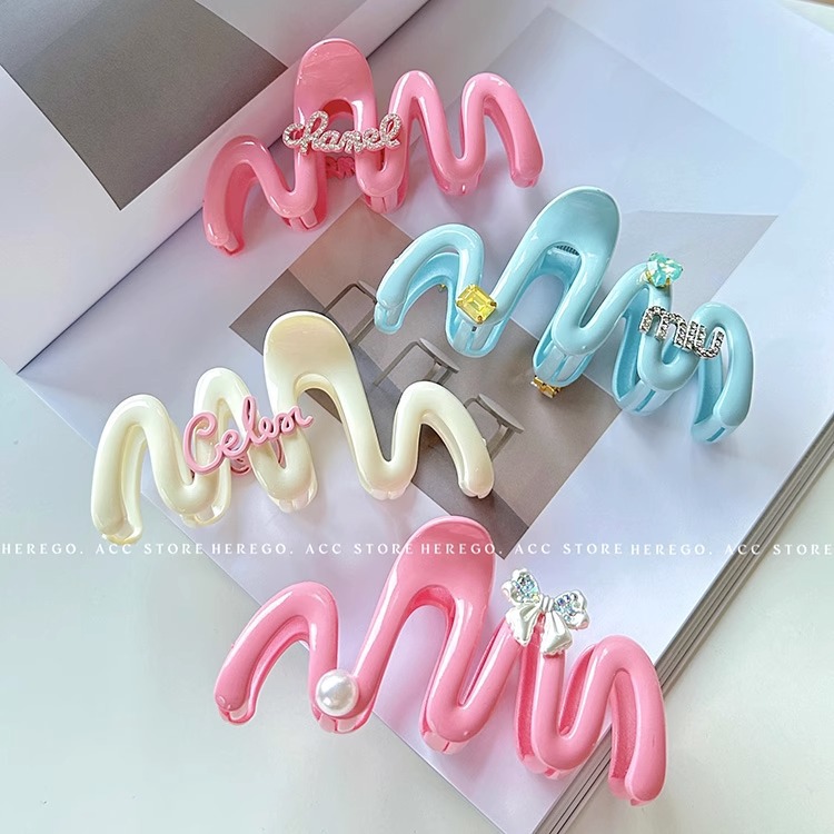 Sweet and cool Barbie wavy line hair clips, large acrylic updo hair clips, letter hair clips, high-end shark clips details Picture
