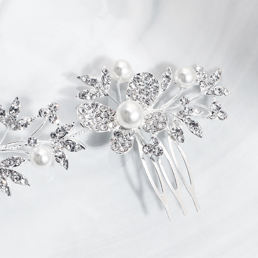 A classic European and American bridal headwear with alloy pearls and diamonds, a high-end and elegant butterfly-shaped long combed wedding dress and hair accessory Application Scenario