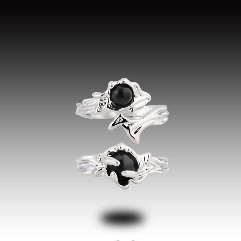 Black stone thorn open ring, a trendy Instagram niche design, with a unique, fashionable and high-end feel, a cold style food ring full figure