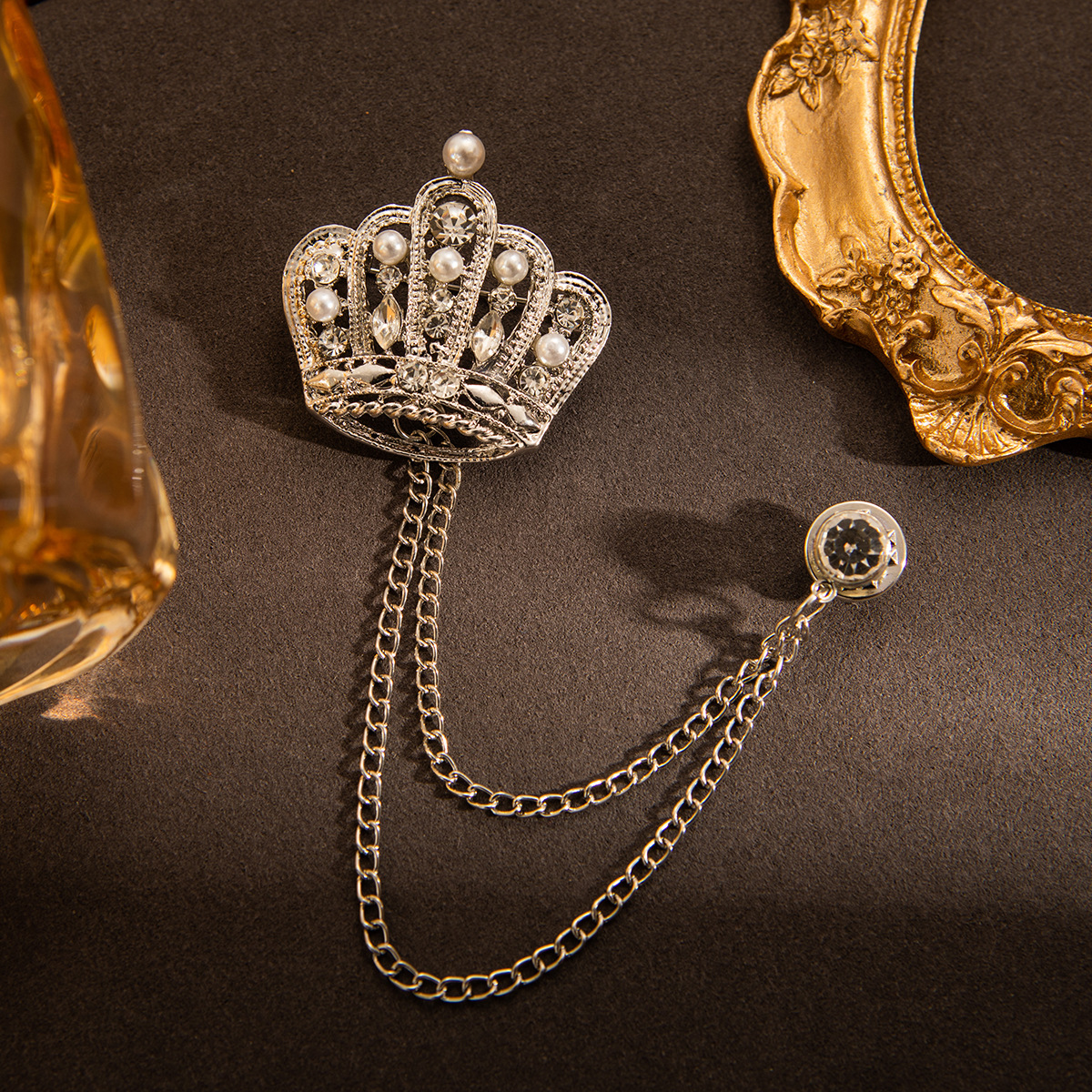 Wholesale of European and American retro crown tassel chain fashion brooches, formal wear, light luxury and high-end rhinestone accessories and brooches Application Scenario