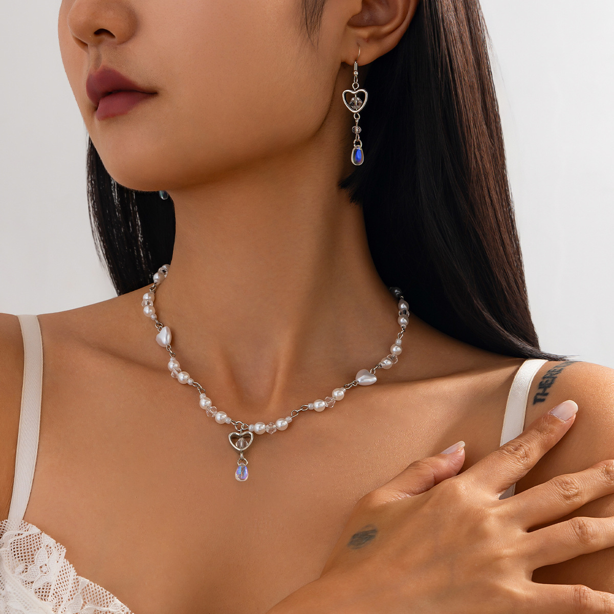 European and American cross-border jewelry design sense pearl beaded collarbone chain, fresh and cute heart-shaped alloy pendant necklace set Specification drawing