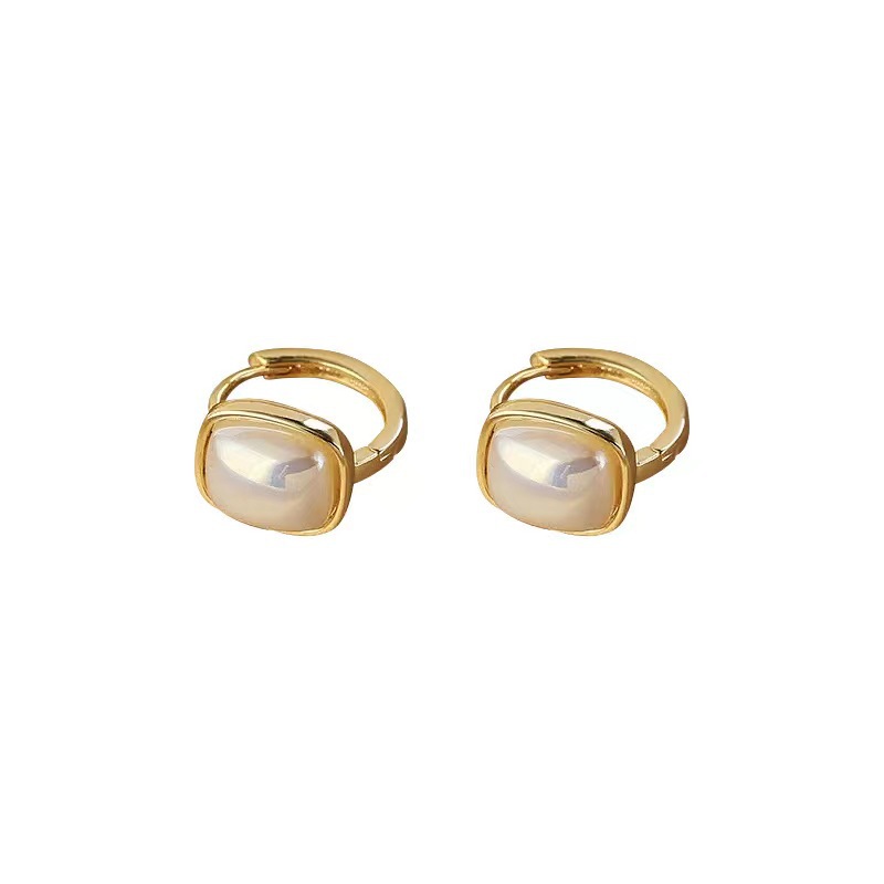 French retro high-end pearl ear loops and ear rings, feminine charm, versatile, fashionable, light luxury, simple and niche design earrings Item Picture