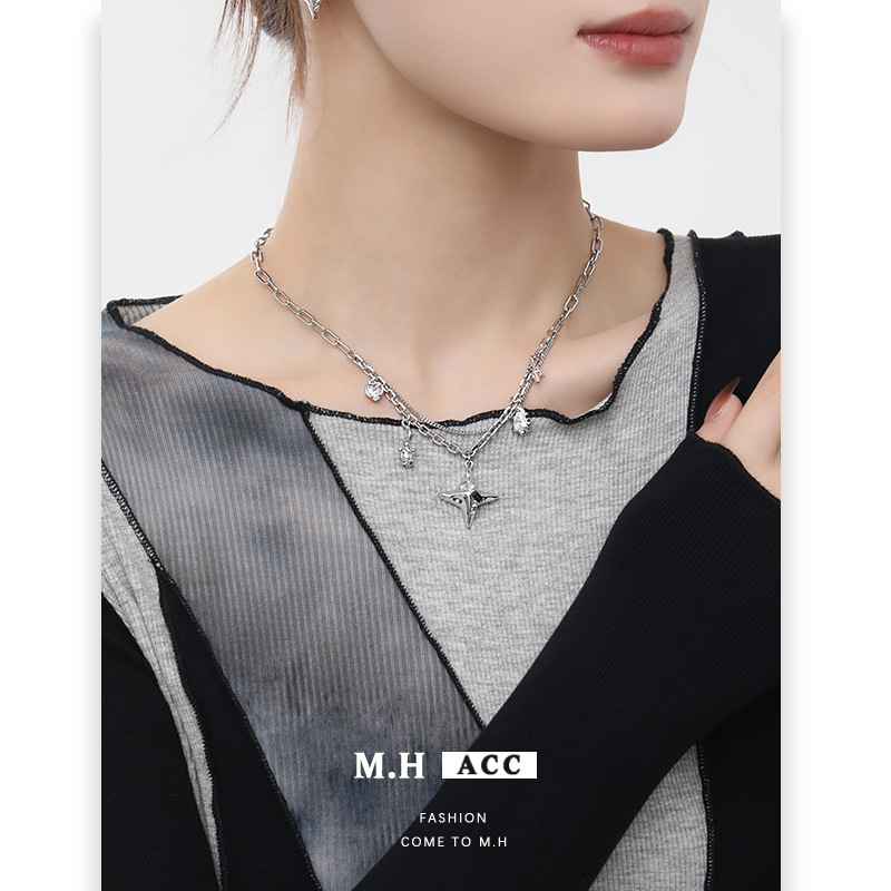 The cold and ins-style four-pointed star necklace exudes a sense of light luxury and sophistication for women. It features an original and niche collarbone chain with a personalized and exquisite pendant trend details Picture