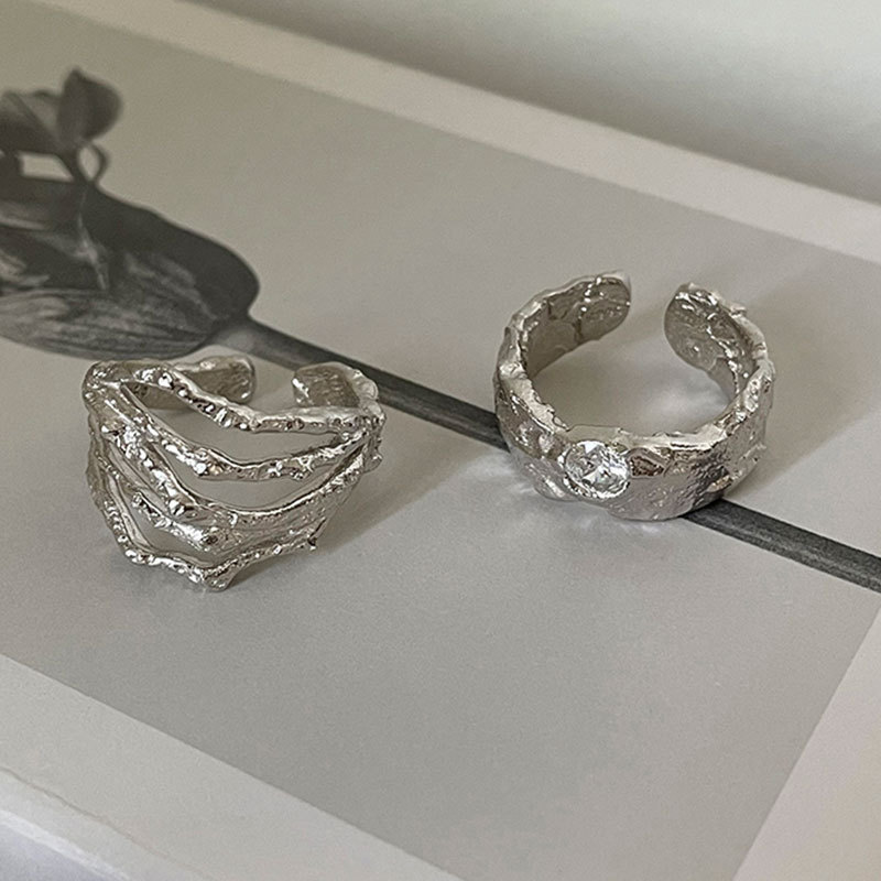 Design a women's niche, irregular-textured, light luxury, and trendy branch ring in an Instagram style with a cold texture and line Application Scenario