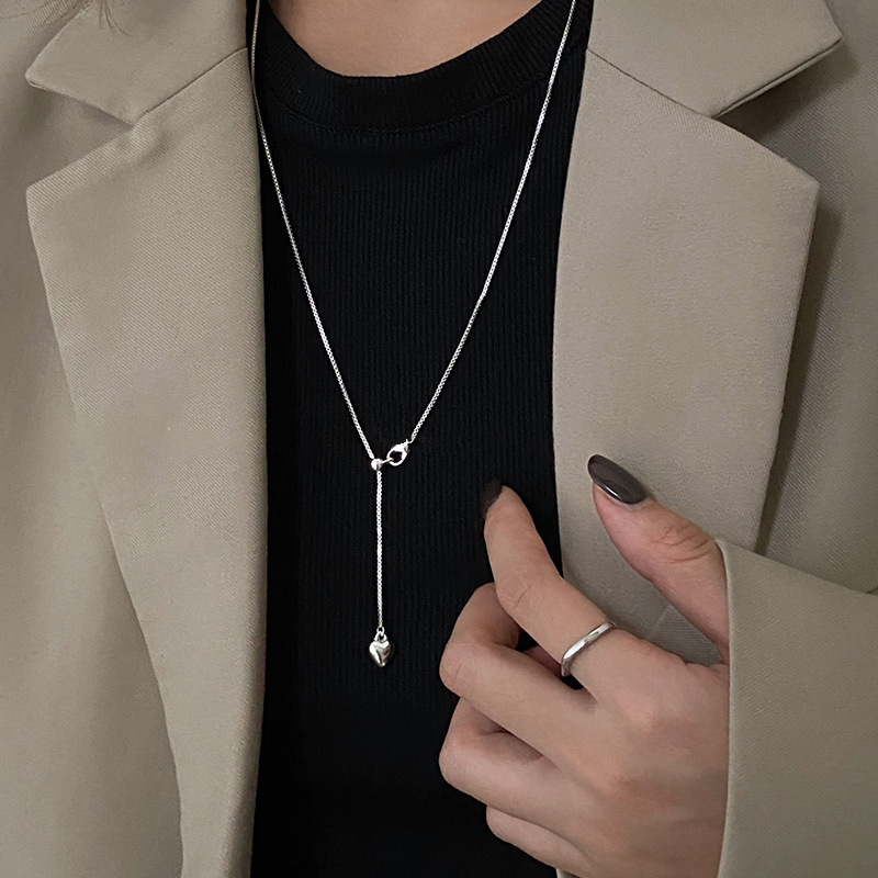 Minimalist heart-shaped tassel necklace for women, a simple and cold style accessory, a long and elegant heart-shaped accessory for autumn and winter Specification drawing