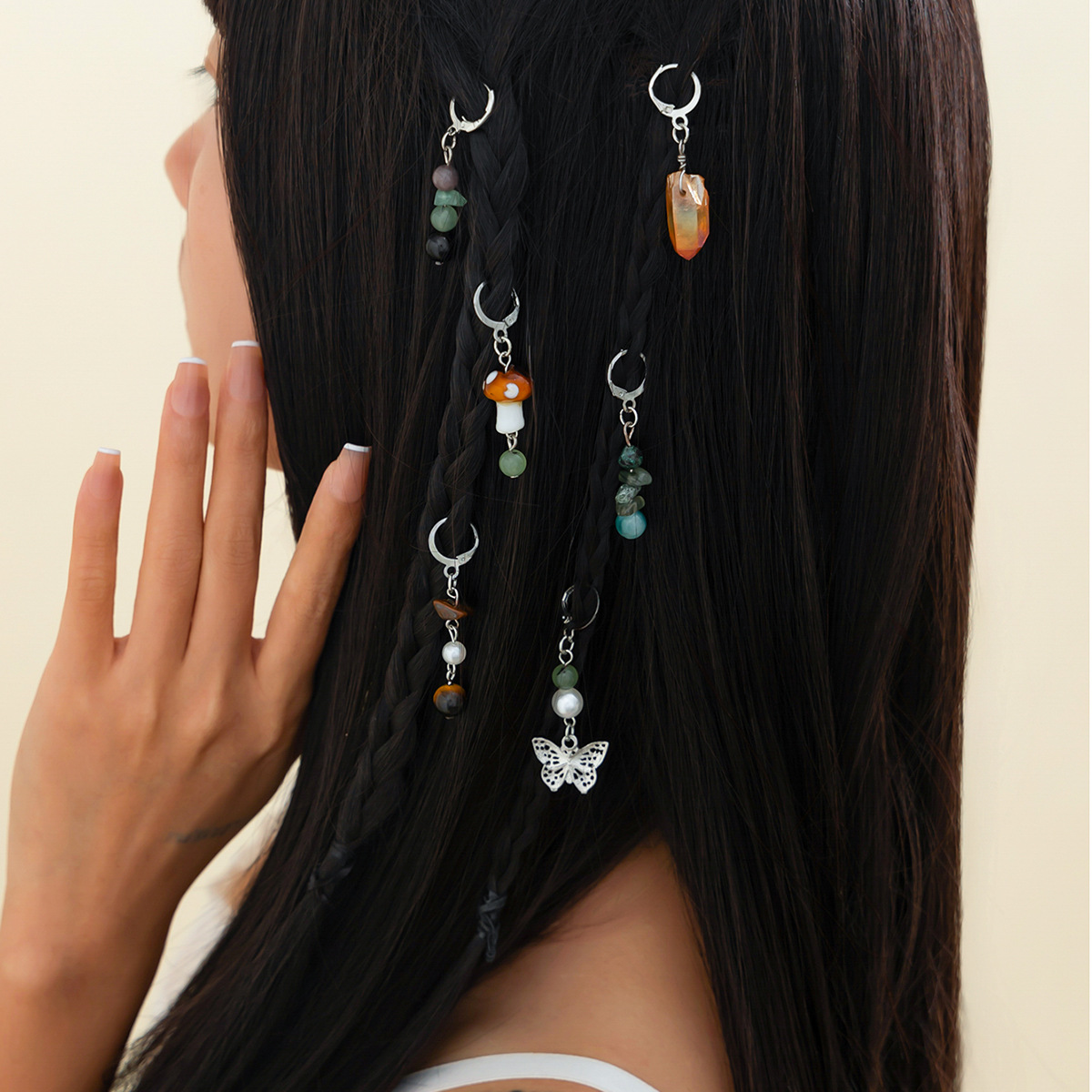 The new cross-border hair chain with ethnic style and diverse short headwear will be a bestseller in 2025. It is a high-end tassel butterfly braided hair accessory full figure