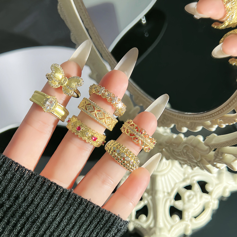 New Chinese-style court-style lace cutout light luxury ring, trendy butterfly brushed, niche exquisite retro autumn and winter accessory Application Scenario