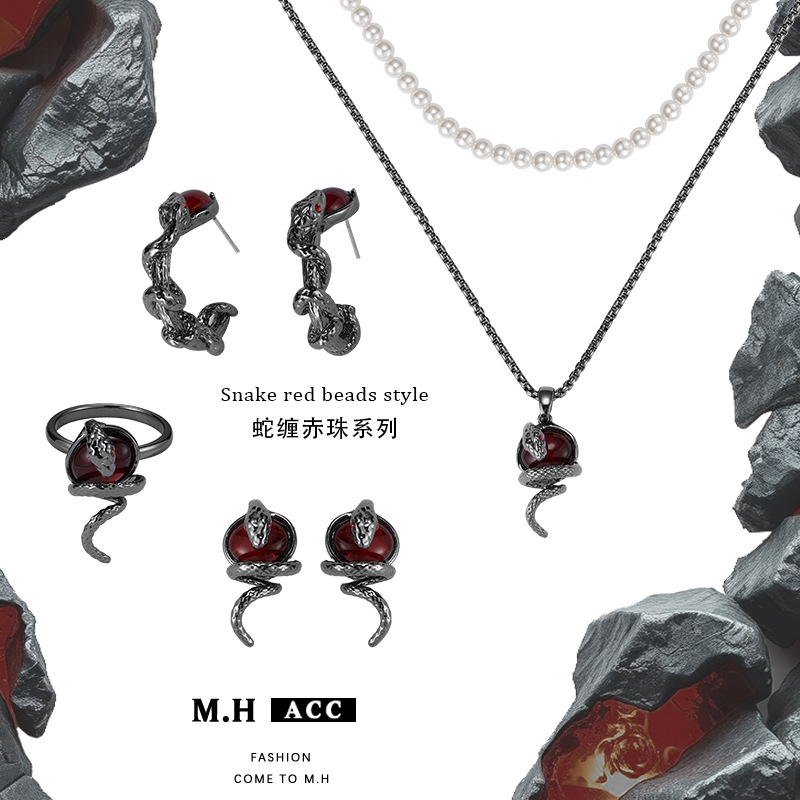 Original and niche dark style entwined Snake series 2025 New style unique and fashionable Spice Girl earrings ring for women full figure