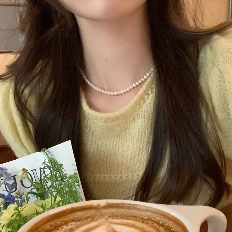 fever's pearl necklace for women, a niche, light luxury and high-end style necklace, a 2025 new collarbone chain accessory details Picture