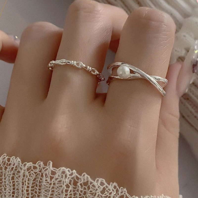 Layering and pairing with a simple pearl cross-opening ring, this is a niche design for women, exuding a sense of light luxury and sophistication, and is exquisite and fashionable Specification drawing