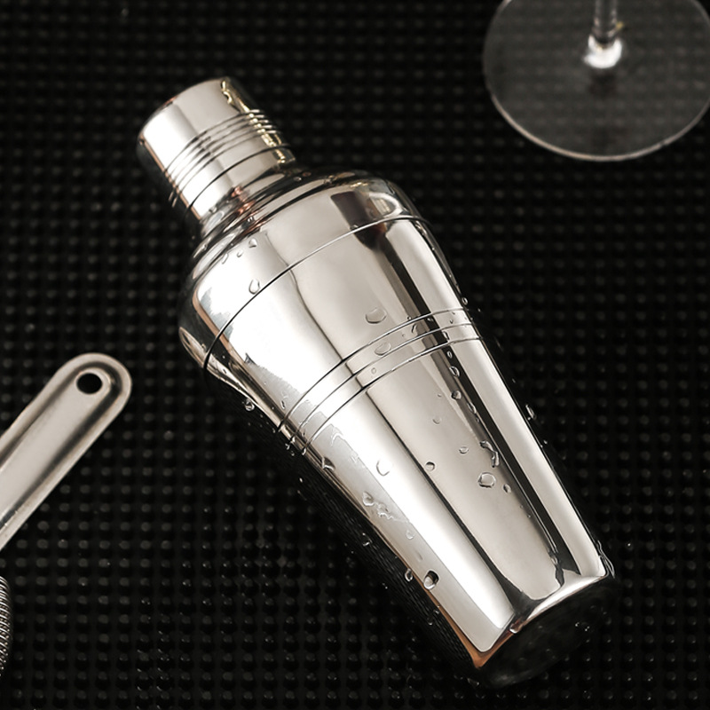 304 stainless steel thickened Baron shaker, Japanese three-section shaker, cocktail shaker, 410ml Application Scenario