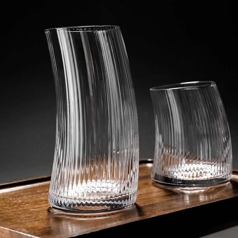 Wholesale of popular Instagram irregular-shaped glass cups, Nordic creative sail cups, crescent cups, juice cups and cocktail cups full figure