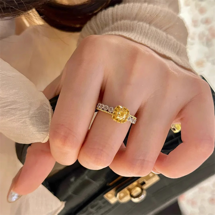 The "Old Money Wind" yellow diamond square sugar ring for women is a niche, exquisite, fashionable, light luxury and high-end zircon open ring trend full figure