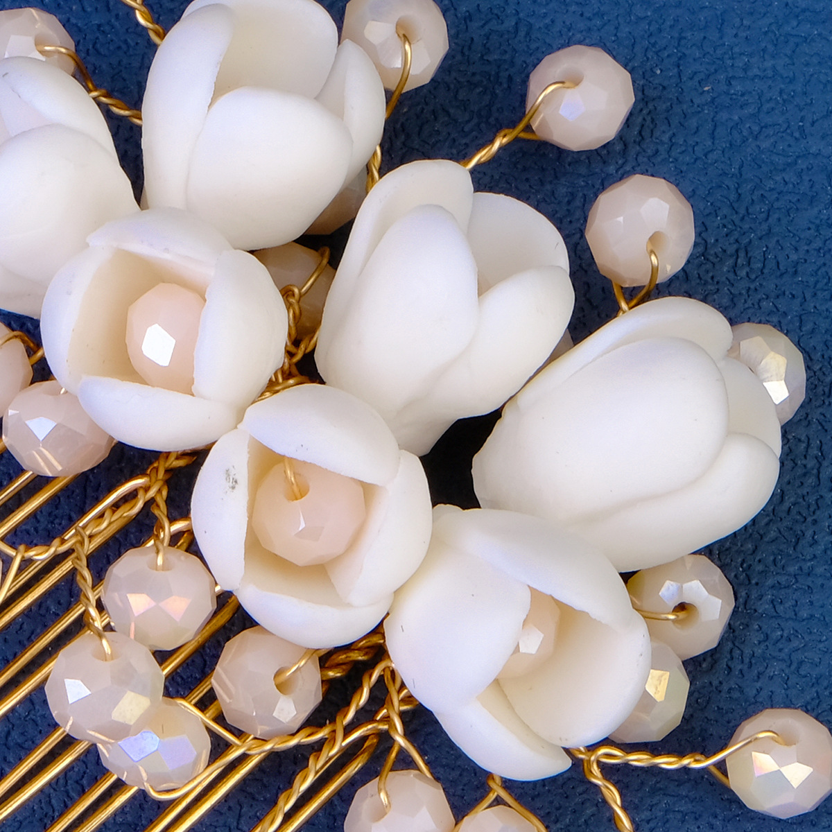 New Chinese-style Xiuhe ancient-style hair accessories, beautiful forest-themed flower hand-arranged combs, bride's updo, ceramic flower pearl hair combs Application Scenario