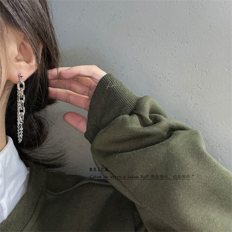 ins Cold style asymmetrical chain tassel earrings, 2025 new trendy and unique stud earrings, stylish and internet-famous earrings details Picture