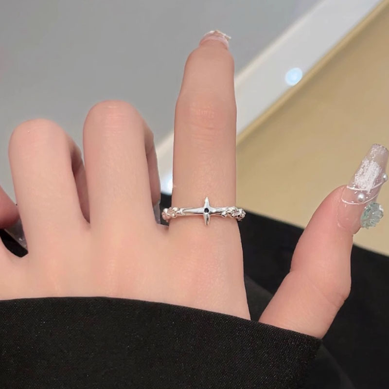 Irregular-textured starburst ring, a niche design for women's joint ring, a high-end index finger ring, and an ins cold style ring Specification drawing