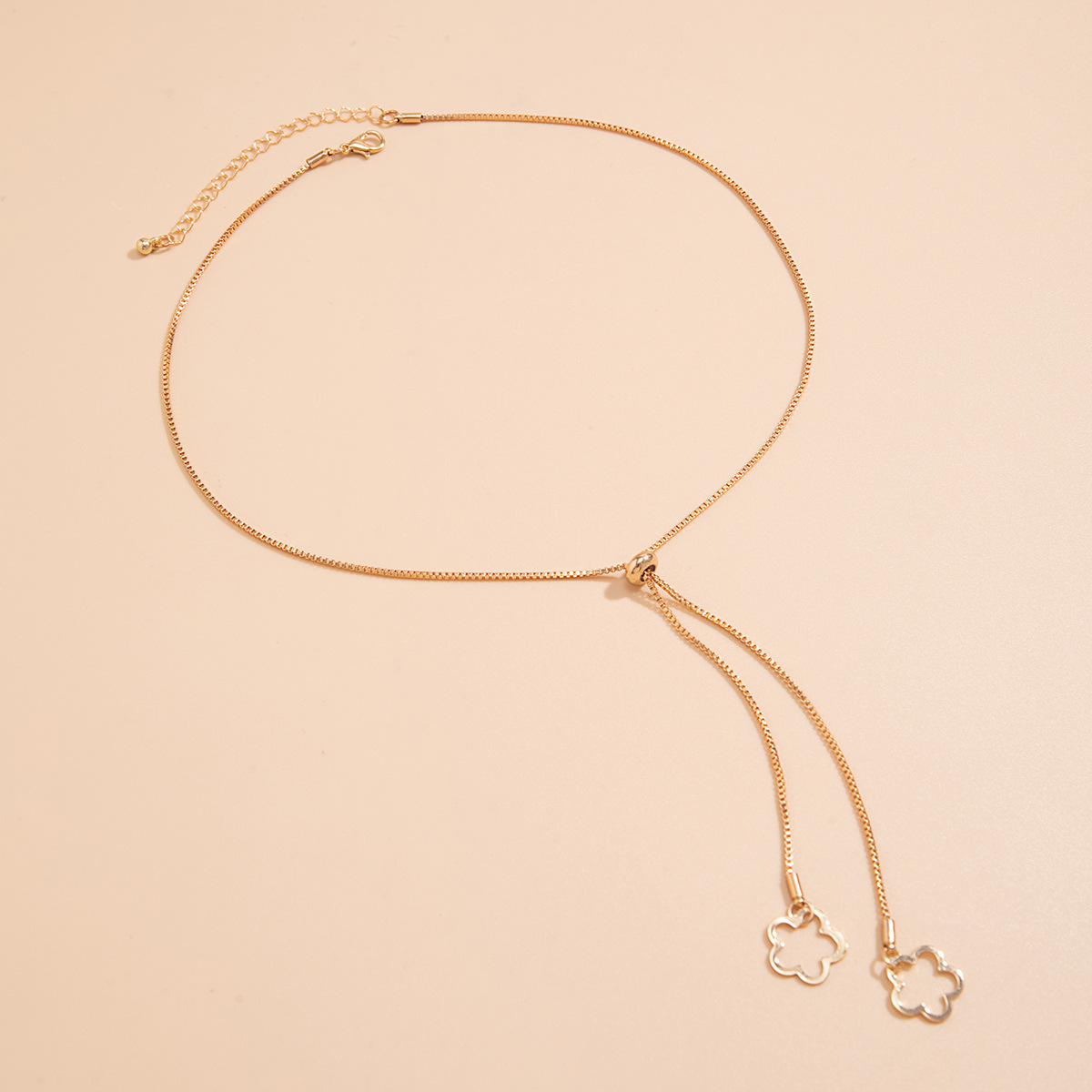 European and American cross-border accessories: Simple sweater chain, versatile for women necklace niche flower star fine chain necklace Application Scenario