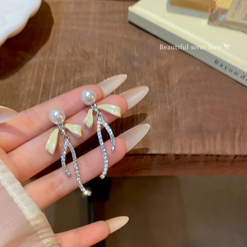 Light luxury and high-end diamond-encrusted tassel bow earrings, women's pearl stud earrings, versatile and elegant high-end earrings wholesale full figure