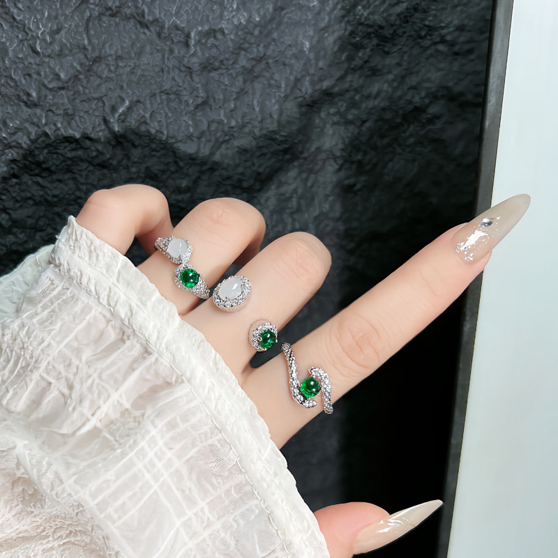 New Chinese-style two-color egg surface emerald imitation high-end ring, a fashionable and exquisite ring with a niche design for women details Picture