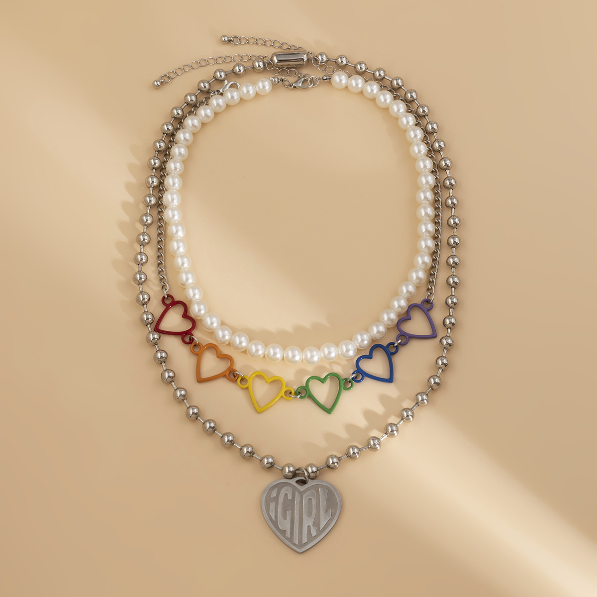 A minimalist, hollowed-out, colorful heart-shaped hip-hop necklace from Europe and America, a niche design imitating pearl and star necklaces Specification drawing