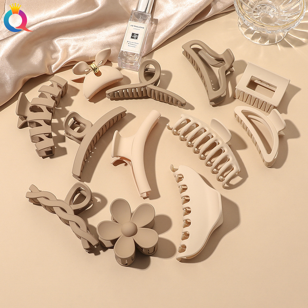 Qiyue Korean-style hair accessories, coffee-colored shark clips, matte hair clips, fashionable clips, updo hair grabbers, hot-selling accessories in Yiwu full figure