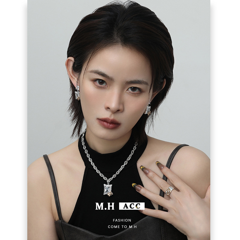 925 Silver Needle Light Luxury Bow Stud Earrings, fashionable ins Elegant silver Versatile earrings, summer high-end exquisite earrings details Picture