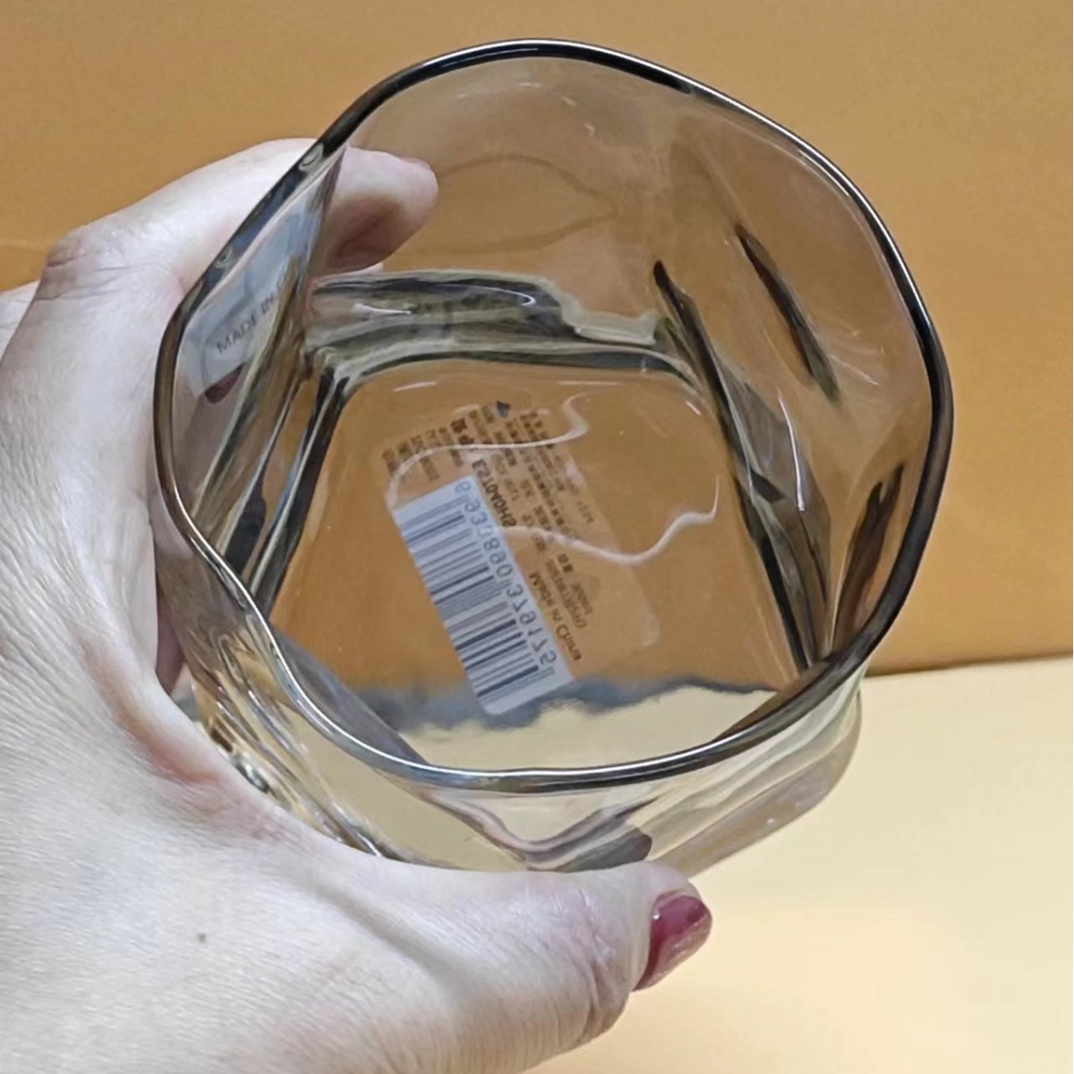 European-style glass cups, popular glass water cups, InS-style twisted pattern Nordic beer cups, tea cups for both men and women to use Item Picture