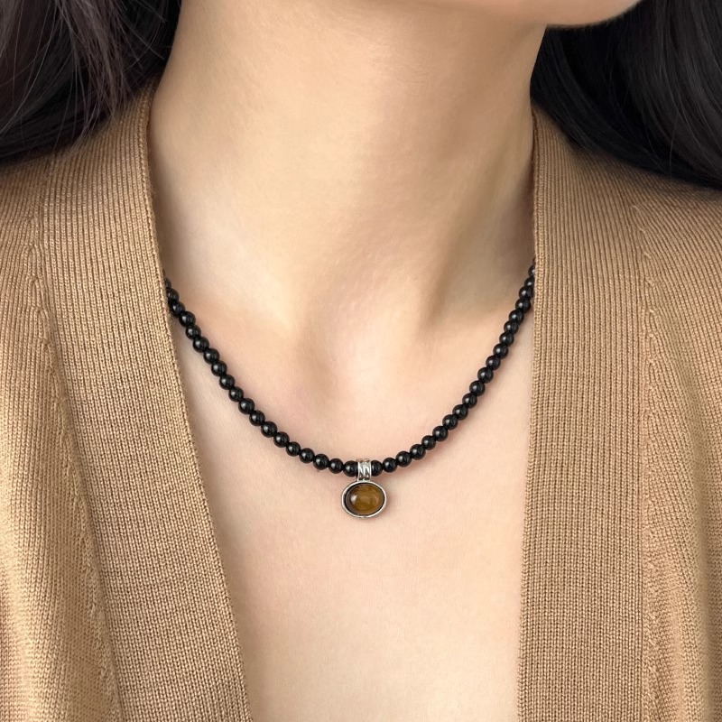 Tiger's eye pendant, Maillard necklace, black round sweater chain, simple collarbone chain for women, elegant and refined Application Scenario