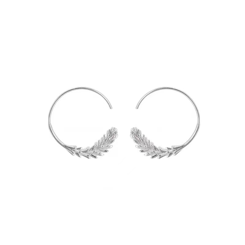 The unique and distinctive design of the wheat ear hook is fashionable, high-end and versatile for women. The exquisite forest-style ear studs are elegant earrings Item Picture