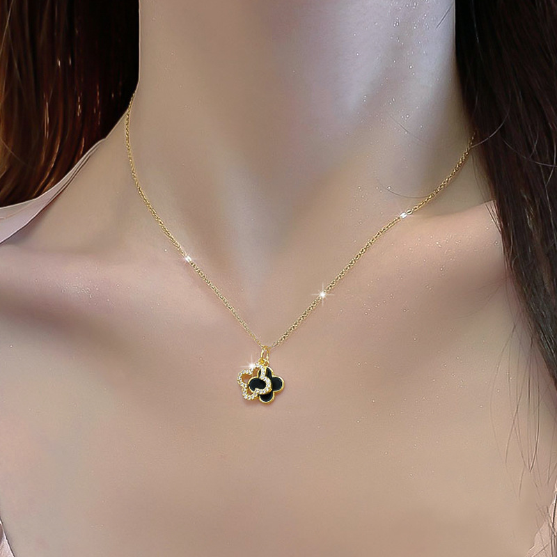 【 Titanium Steel 】 The new diamond-encrusted four-leaf flower necklace exudes a feminine charm and a sense of sophistication. The double-sided shell collarbone chain is a bestseller details Picture