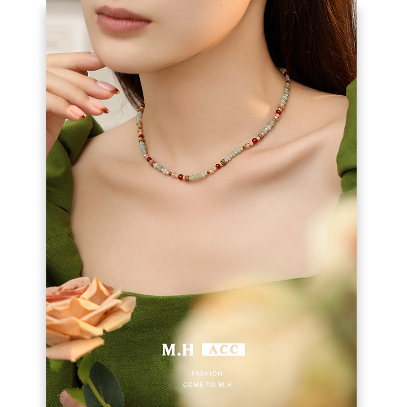 The dopamine-colored beaded necklace has a fresh and stylish design. The collarbone chain is fashionable and versatile, and it's an ins sweet girl style necklace for women details Picture