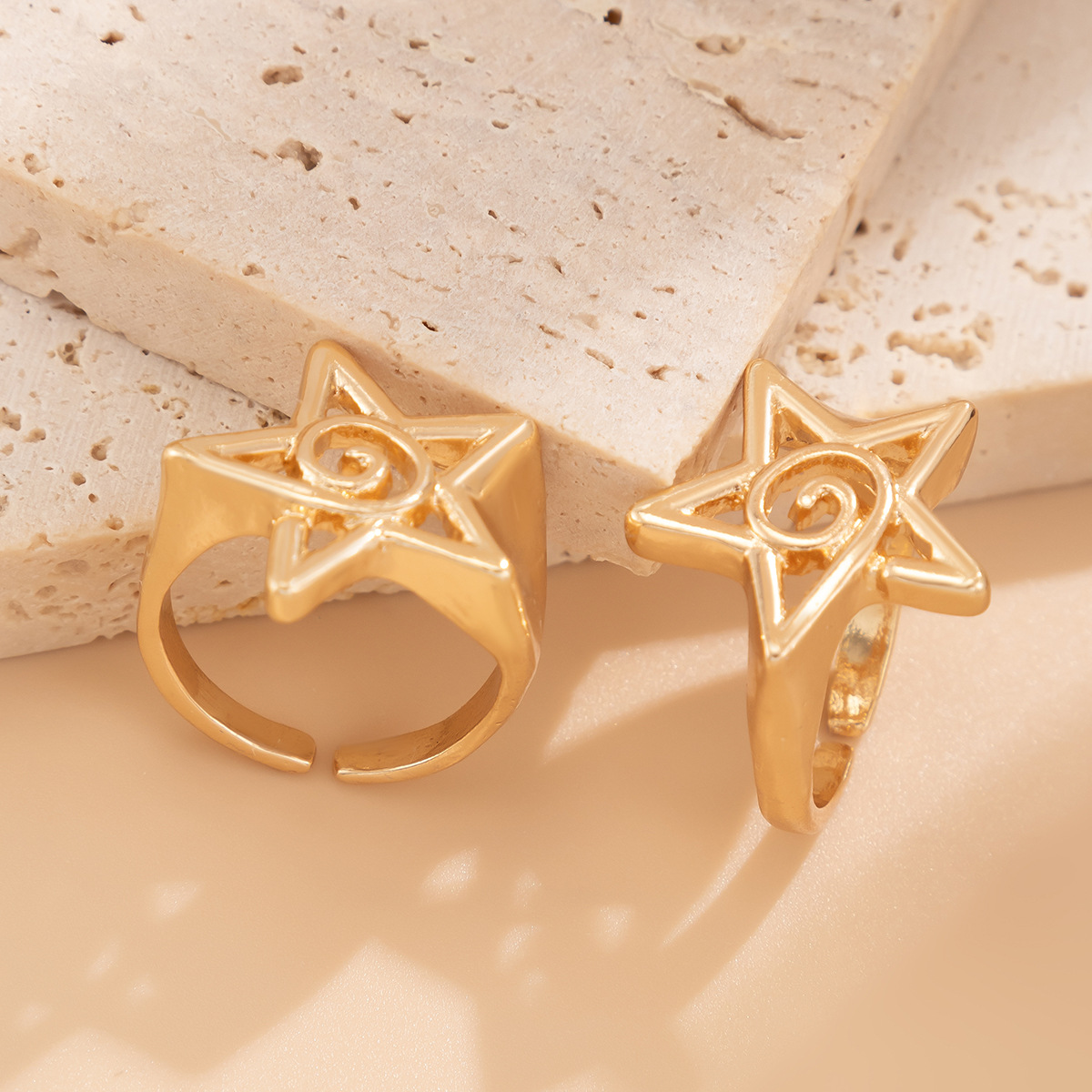 Cross-border European and American accessories, fashionable commuting five-pointed star heart-shaped open ring, alloy versatile ring set Application Scenario