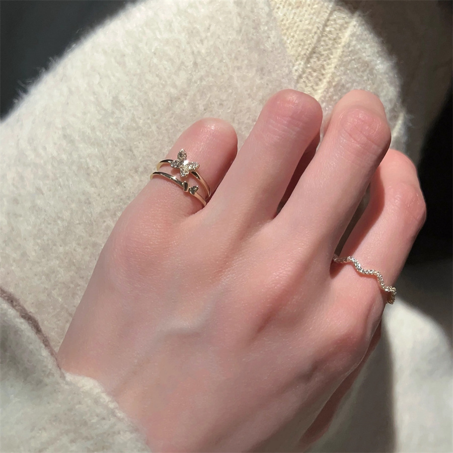 The new butterfly bamboo joint zircon pearl ring for women exudes a light luxury and high-end feel. It is unique and stylish, with an open ring tail ring Application Scenario