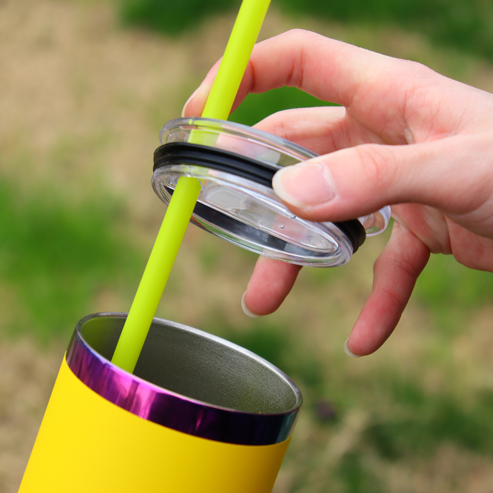 Colorful electroplated 20oz straight cup, slimming cup, coffee cup, transparent lid, powder-coated insulated cup, portable ice cup Application Scenario