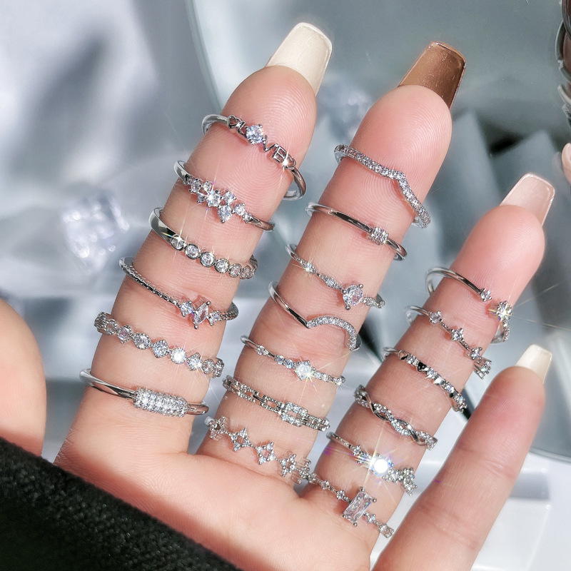 The ring is a niche design for women, with a simple and individual style. It features a fine circle of zircon with an open ring, exuding a cold and elegant vibe. It is a trendy index finger ring with a layered design details Picture