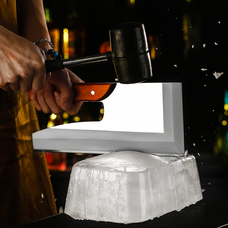 Bar-specific ice-breaking tools: ice knife, serrated ice saw, ice-breaking hammer, three-pronged ice cone, single-head ice cone, ice chisel details Picture