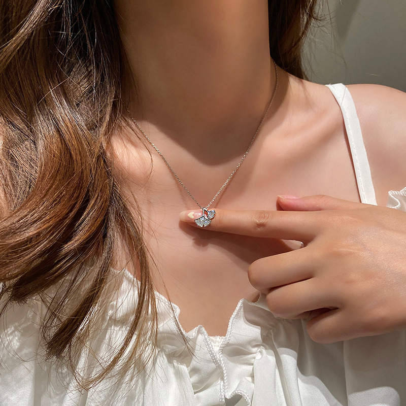 Golden ginkgo leaf zircon fine necklace for women in summer, with a unique charm and a light luxury design with a collarbone chain feel details Picture