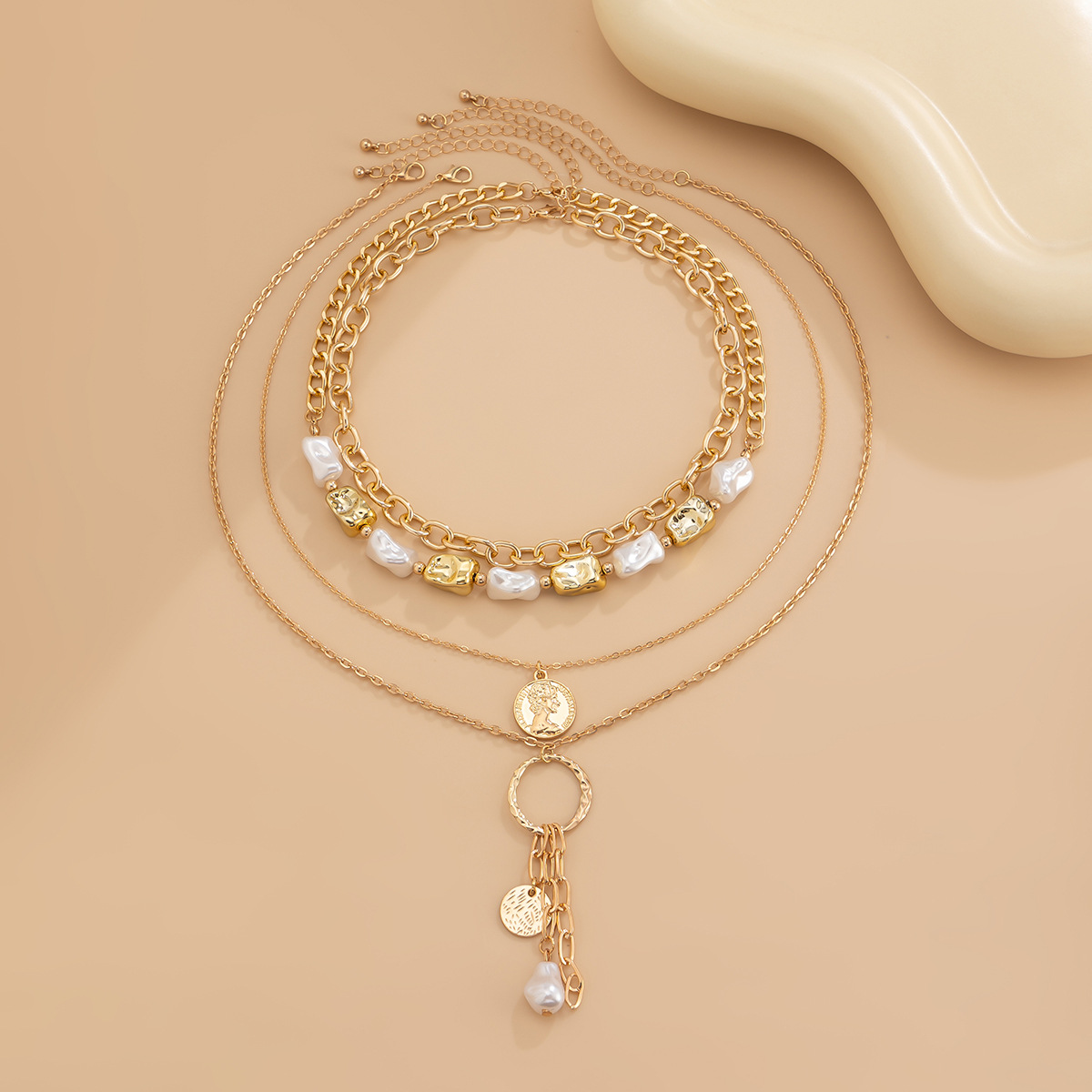 European and American cross-border jewelry, exaggerated multi-layer alloy round piece necklace set, personalized irregular pearl collarbone chain for women Application Scenario