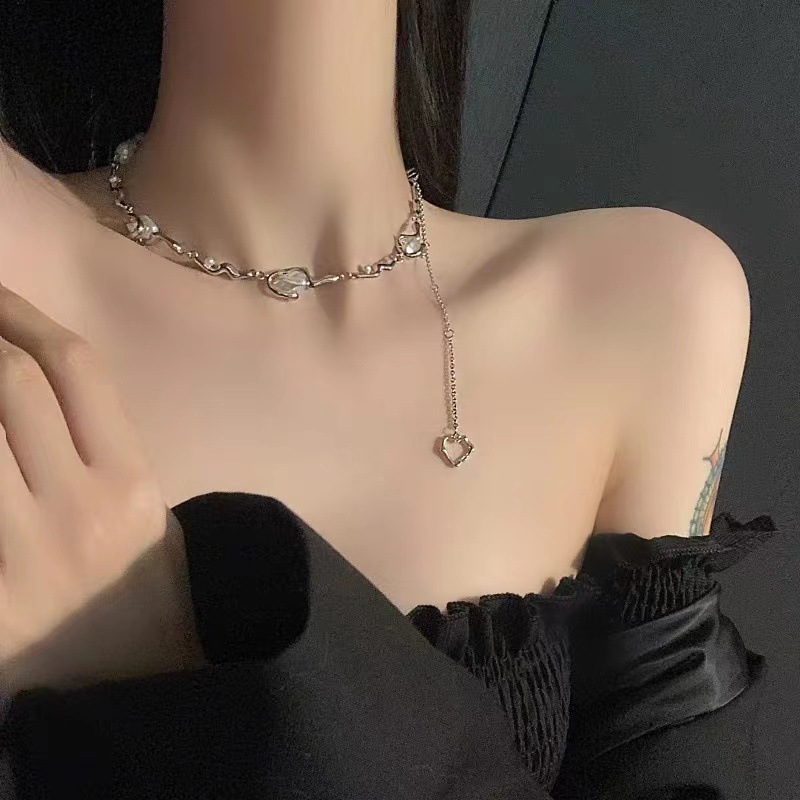 Personalized, irregular-shaped pearl necklace on Instagram, cold style, Baroque heart patchwork, hot girl collarbone chain, trendy and cool details Picture