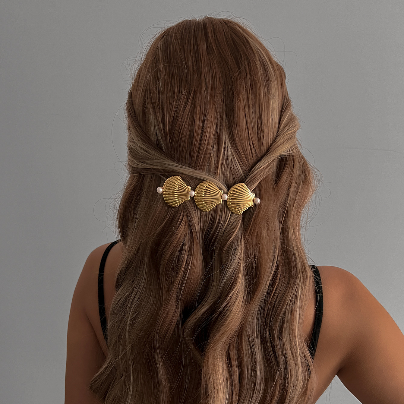 Wholesale of cross-border best-selling headwear clips, fashionable European and American style high-end hair clips, pearl hair accessories for the back of the head, one-piece clips full figure