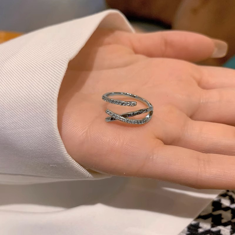 A light luxury, niche, exquisite and cold style high-end ring, a niche design for women, an ins personalized, fashionable and trendy food ring Specification drawing