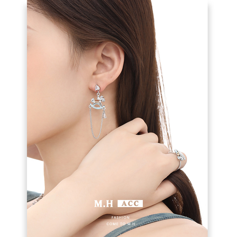 Exquisite and compact wooden Horse earrings with a light luxury and high-end feel, new summer niche earrings, original and personalized trend earrings for women details Picture