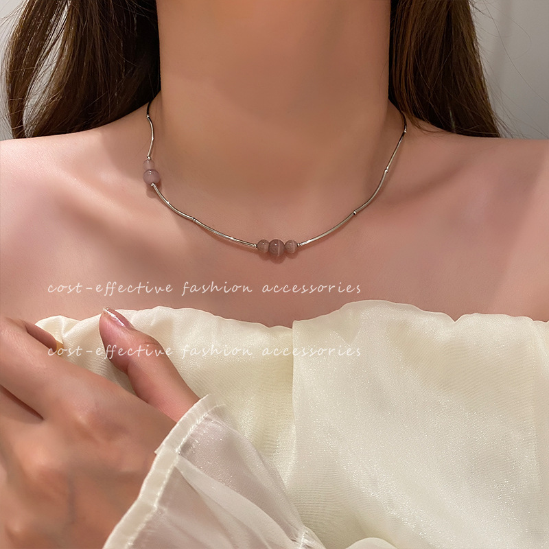 This Korean simple purple cat's eye stone necklace features a niche design with a minimalist and cold style. The collarbone chain is in an ins style Specification drawing