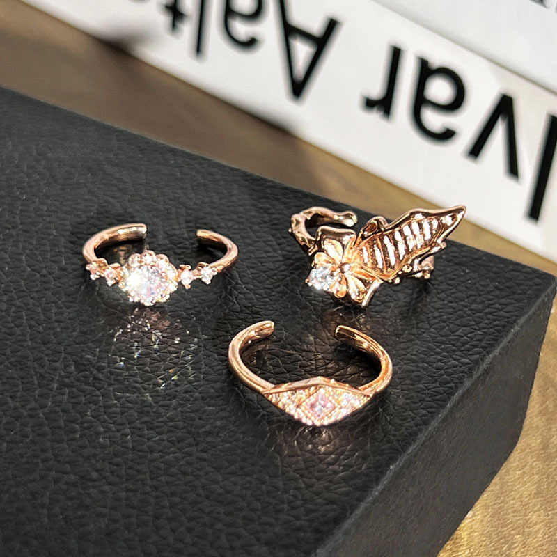 ins European and American cold style light luxury rose gold micro-set Baroque ring for women, layered texture fashionable index finger ring Application Scenario
