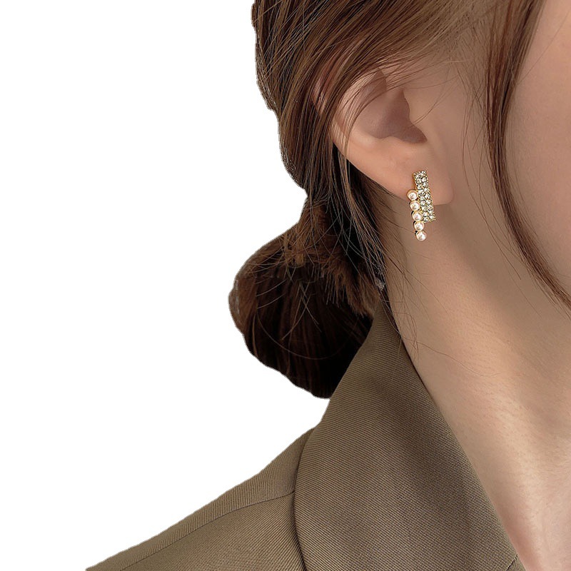 S925 Silver Needle pearl Stud Earrings, a new trendy earrings for women in 2025, are simple and stylish small earrings and earrings that are popular among Korean influencers Item Picture